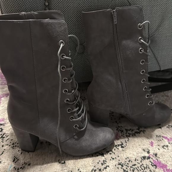 NWOB Metaphor Gray Lace-Up Boots - Picture 2 of 11